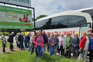 Gruppenbild auf dem Spargelhof