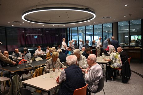 Teilnehmer im Haus der Geschichte bei der Begr&uuml;&szlig;ung