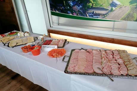 Buffet Buffet mit Wurst, Käse, Aufstriche
