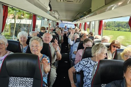 Teilnehmer im Bus