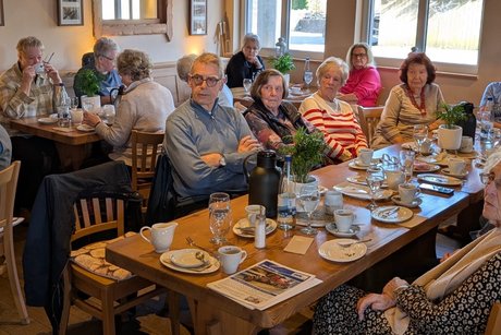 Gespannt, interessiert und wissbegierig lauschten nahezu 30 Teilnehmende beim VdK-Treff in der Sportalm Gevelsberg dem Vortrag von Hans J&uuml;rgen Elte.