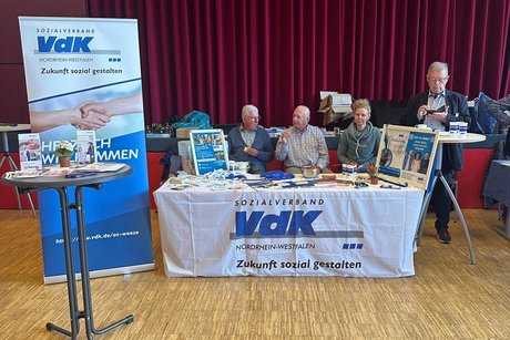 Sarah, Karl-Heinz, Herbert und Hartmut am Stand