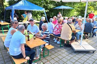 Blick auf den Vorplatz des Wanderheims