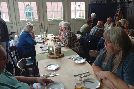 Unsere Mitglieder Im Pferdestall