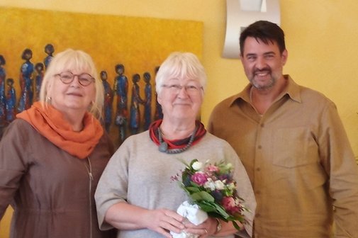 VdK Vorsitzende Marie-Luise Hindemith (l.); Frau Dr. Apelt (m.) und Herr Wolff (r.) Abschlussfoto nach informativen Einblick