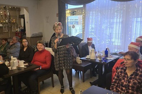 ....unsere Vorsitzende bei Ihrer Eröffnungsrede ....unsere Vorsitzende bei Ihrer Eröffnungsrede