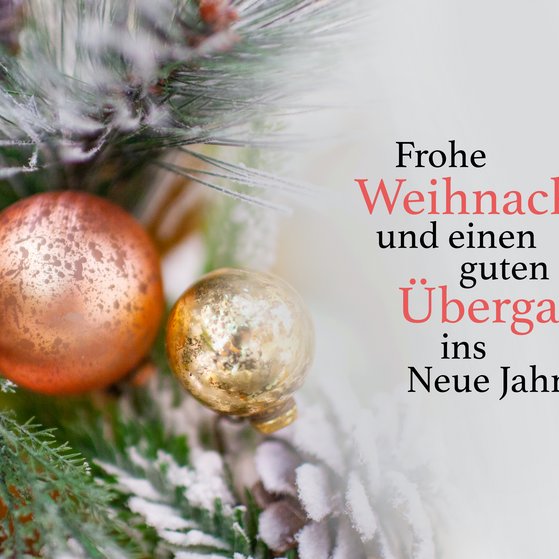 Weihnachtsmotiv: Schneebestäubte Tannenzweige und Weihnachtskugeln in Gold und Kupfer. Daneben in grüner Schrift: Frohe Weihnachten und einen guten Übergang und das VdK-NRW-Logo.