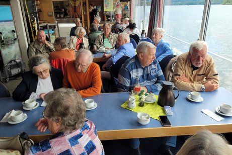 Viele VdK Mitglieder beim Brunchen