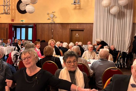 Mitgliederversammlung im weihnachtlichem Rahmen Mitgliederversammlung