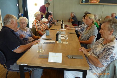 Im Klosterrestaurant warten auf das Essen