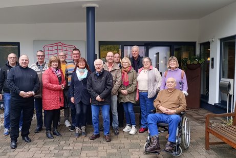 Gruppenfoto vor Hotel