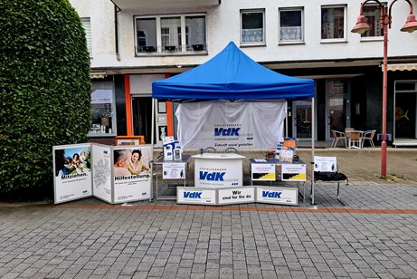 Info-Stand auf einem Stadtfest