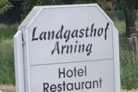 Schild des Landgasthofes Arning, Hotel, Restaurant, Kegelbahn