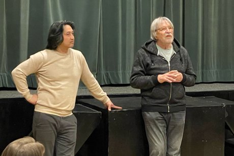 Hans-Christian Schäfer (rechts) und Basir Najimi überraschten die Kinofreunde mit der Nachricht, dass es in diesem Jahr erstmalig keine Sommerpause geben wird und alle somit auch im Juli und August das Seniorenkino besuchen könnten.