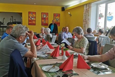 Sraußenfarm Mittagessen es konnte auch Straußenfleisch Probiert werden.