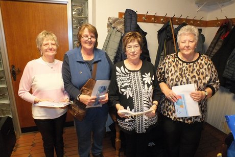 Vier Frauen auf einem Bild.