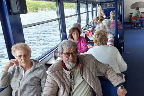 Personen auf der Schifffahrt des Rursee