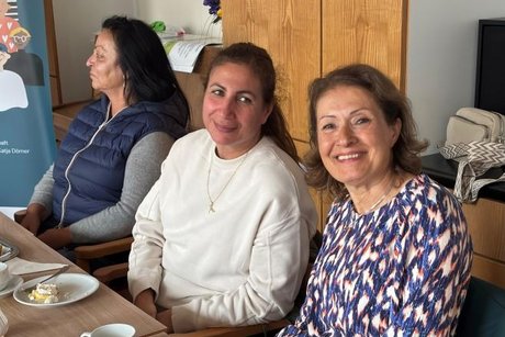 Treffen und Austausch bei Kaffee und Kuchen