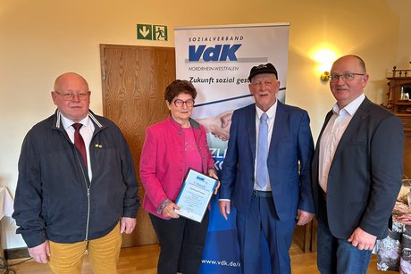 Ehrung f&uuml;r 30 Jahre Mitgliedschaft mit Bernhard H&ouml;lscher, Edeltraud Temme, Klaus Brandt, Norbert Stecker