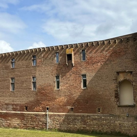 Landesburg mit Aussichtsturm _Z&uuml;lpich
