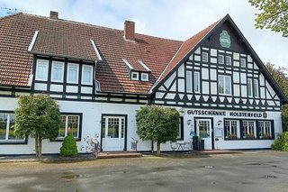 Fachwerk-Außenfassade der Gutsschänke Holsterfeld.