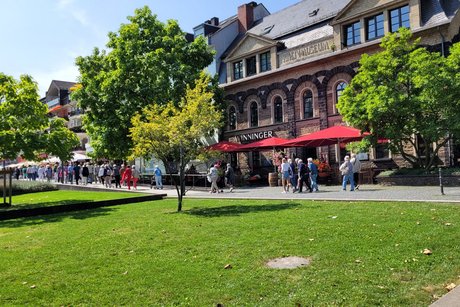 Auf dem Weg zum Restaurant "Wacht am Rhein"