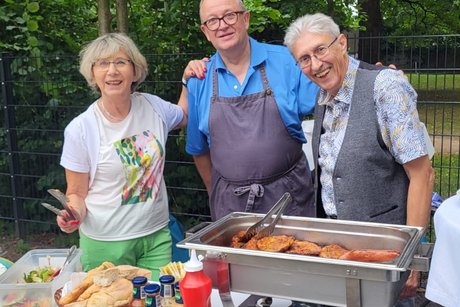 .....das Grillbüffett wird eröffnet .....das Grillbüffett wird eröffnet