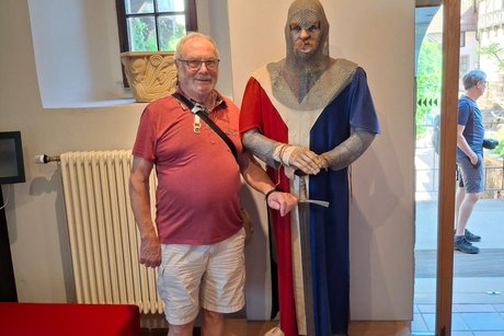 VdK Mitglied neben Statur VdK Mitglied neben Statur