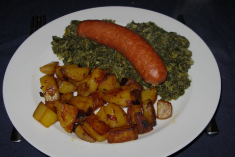 Grünkohl mit Mettwurst und Bratkartoffeln