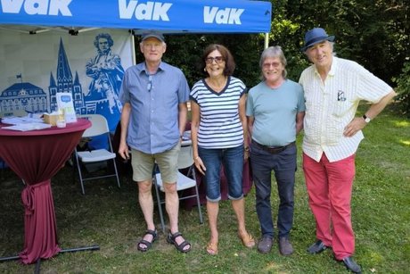 Gruppenfoto der OV Bonn-West Vertreter Matthias, Elisabeth, Christian, Joachim am Stand