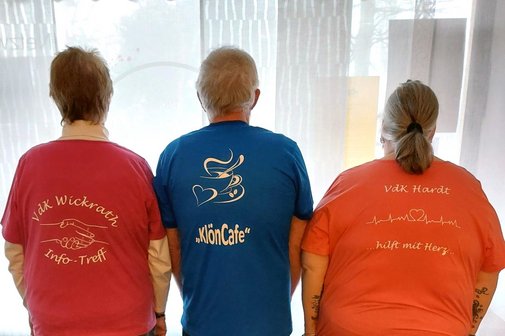 Drei T-Shirts den Ortsverbandes Wickrath Info Treff, KlönCafe und Hardt hilft mit Herz