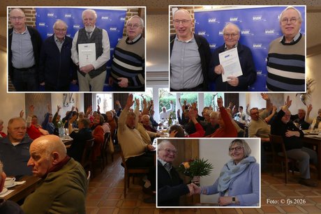 ca. 80 Personen sitzen an Tischen und stimmen per Handzeichen ab, eingeblendet sind 3 kleinere Bilder mit Ehrungen