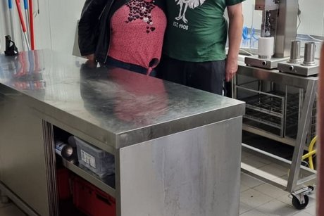 Bettina mit dem Braumeister Bettina mit dem Braumeister