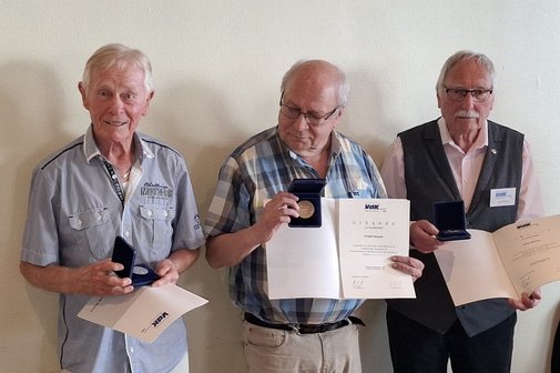 Silbermedaille "In Dankbarkeit" mit Urkunde
