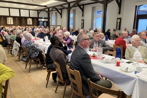 Viele Mitglieder kamen zur Adventsfeier