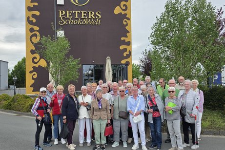 Gruppenfoto vor Peters Schokowelt