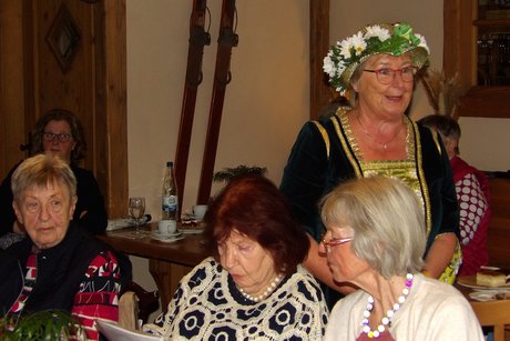 VdK-Treff Mit ihren Märchen, Geschichten und Erzählungen zauberte die Märchenerzählerin Maria Meß den VdKlern ein Lächeln ins Gesicht und ließ ihre Augen erstrahlen. © André Sicks