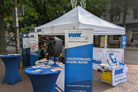 Ein VdK Stand ohne Menschen.