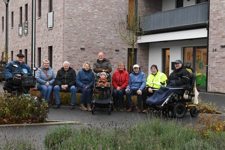 Bank aufgestellt, Dorfstra&szlig;e, Kirchstra&szlig;e