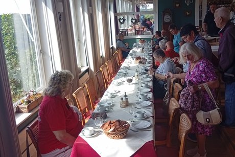 Die Kaffeetafel für 26 Personen