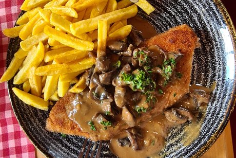 Schnitzel mit Pommes