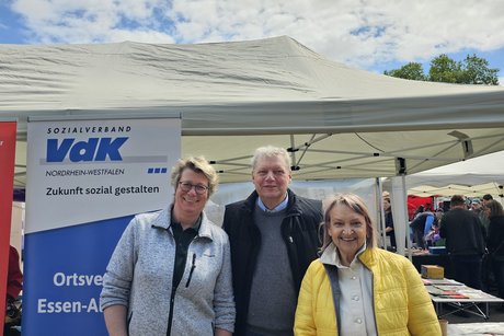 v.l.n.r. Landtagsabgeordnete Julia Karle-Hausmann (SPD), Helmut Steiffert OV Altendorf, Karin Rohr OV-Frohnhausen
