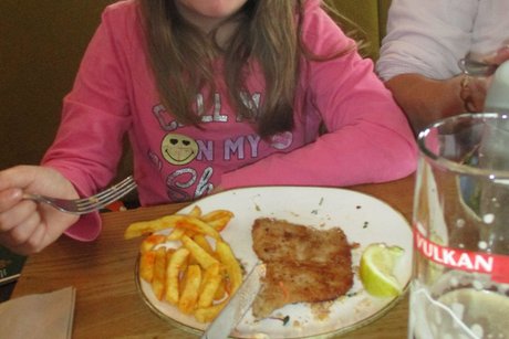 Lara und der große Schnitzelteller