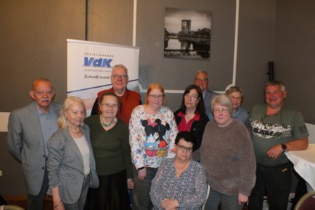 Jahreshauptversammlung 2026 11 Personen stehen für ein Gruppenbild zusammen.