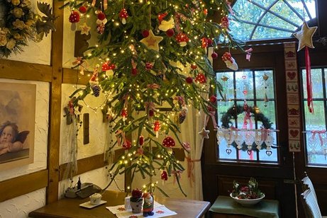 Marienhof Marks, h&auml;ngender Weihnachtsbaum