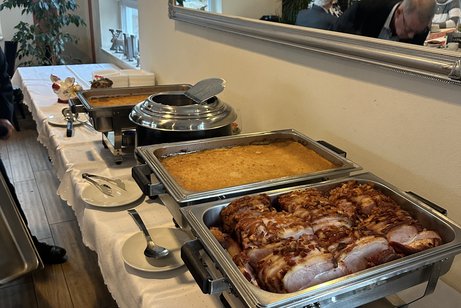 Das Warme Buffet ist eröffnet