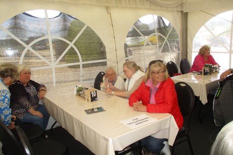 Im Eventzelt des Spargelhof