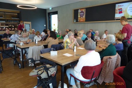 Im Klosterrestaurant warten auf das Essen