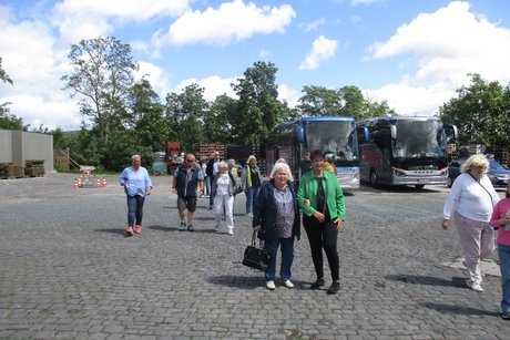 Unsere Mitglieder auf dem Weg zum Kloster