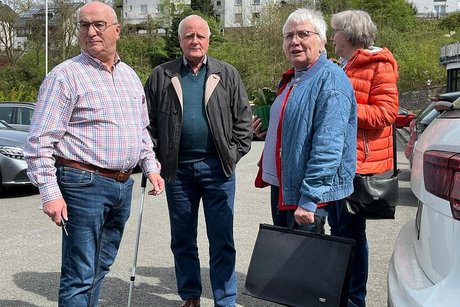 Auf dem Parkplatz (v.l.n.r. Reimund Halbe, Gerd Willeke, Monika Willeke und Angelika Theile